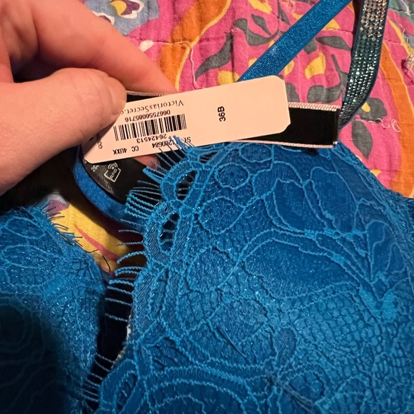 Victoria’s Secret 36B push up bra in blue. NWT! - Picture 2 of 2
